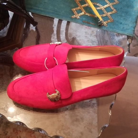 Womens Red Faux Suede Slip On Loafers With Gold Faux Buckle NWOT Sz. 11M - Picture 2 of 9